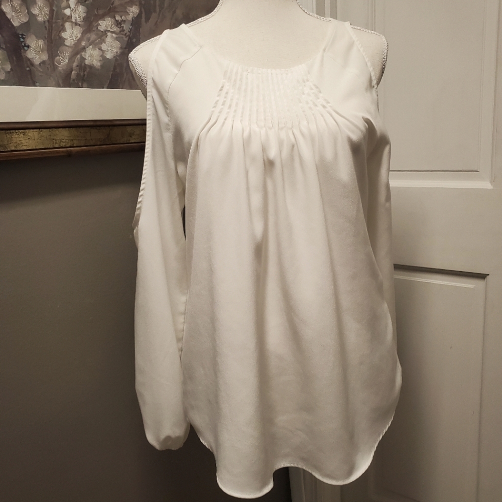 7th Avenue blouse with cut shoulders